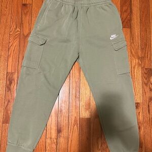 Nike Sportswear Olive Cargo Joggers | Size Medium (Men’s)